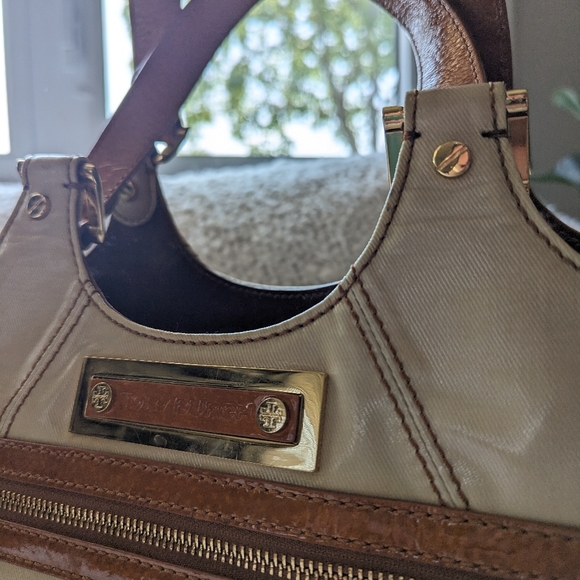 Tory Burch Brewster Tote - Picture 5 of 11